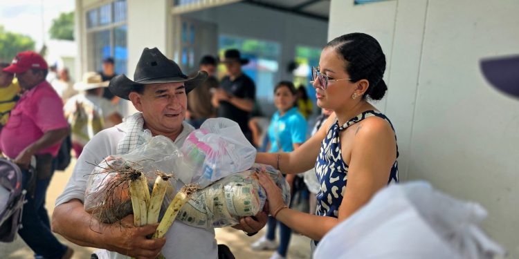 Solidaridad de los casanareños llega a Quebrada Seca en la caravana humanitaria del Gobernador