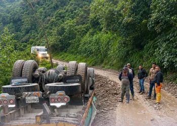 Camión cargado con arroz que partió de Arauca se accidentó en la trocha de la Soberanía