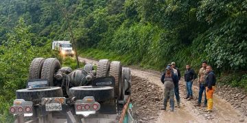 Camión cargado con arroz que partió de Arauca se accidentó en la trocha de la Soberanía