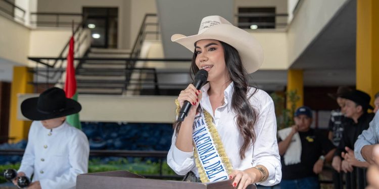 Reina del Cacao Kelly Carrillo Rey acompañó al gobernador Renson Martínez Prada