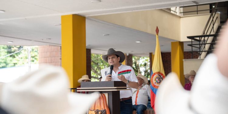 Reina del Cacao Kelly Carrillo Rey acompañó al gobernador Renson Martínez Prada