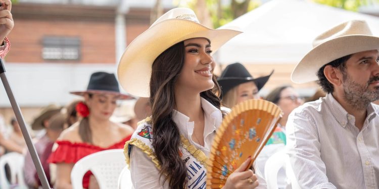 Reina del Cacao Kelly Carrillo Rey acompañó al gobernador Renson Martínez Prada