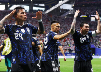 Argentina hace historia: le dio vuelta el partido a Inglaterra, ganó 2-1 y jugará la final del Mundial por segunda vez consecutiva