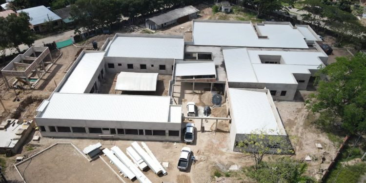 Construcción del Hospital de Maní muestra resultados muy positivos bajo inspección de Zorro