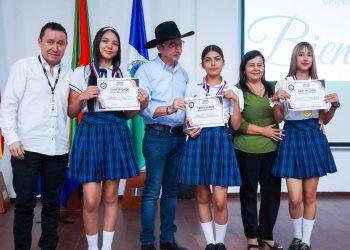 Estudiantes debatieron temas de interés social en concurso de oratoria del Megacolegio Los Progresos