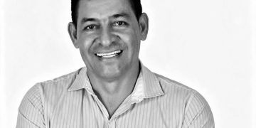 Comercio yopaleño de luto por el fallecimiento de «Carlos Julio»