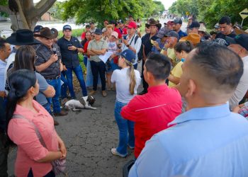 Gobernador Zorro atendió en territorio a comunidades de Hato Corozal y anunció intervención vial