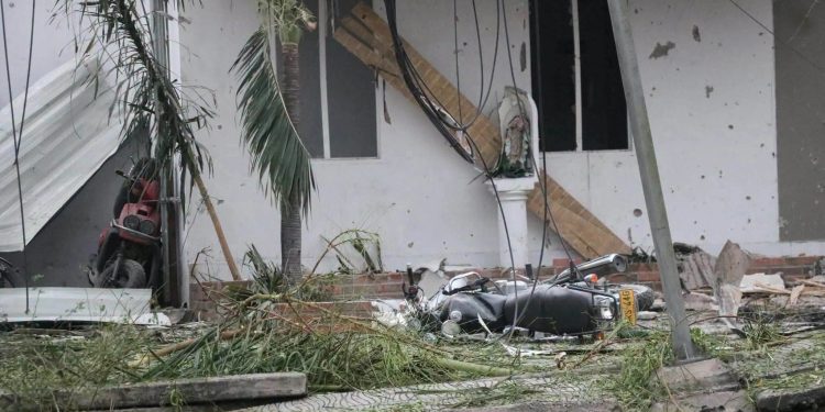 Así quedo la estación de Policía de Los Patios, tras atentado con carro bomba