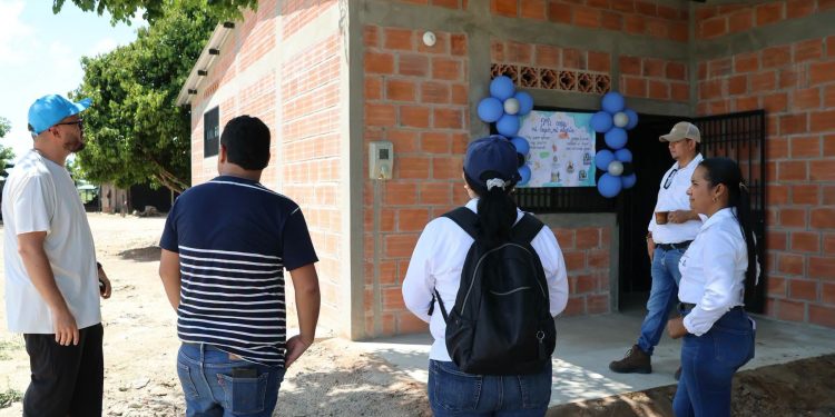 Dos familias de Arauquita recibieron las llaves de sus nuevas viviendas