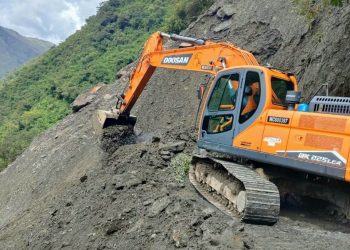 Gobernación de Casanare, remueve gigantesco alud de tierra en La Salina