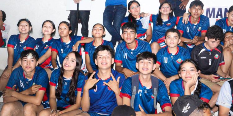 Aguazul enciende la llama de los Intercolegiados