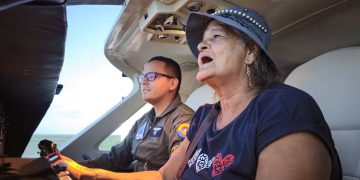 Una experiencia que llevó a 60 adultos mayores a conocer la aviación