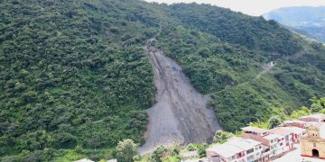 Alud de tierra en La Salina ya puede ser intervenido: Gobernador envía maquinaria