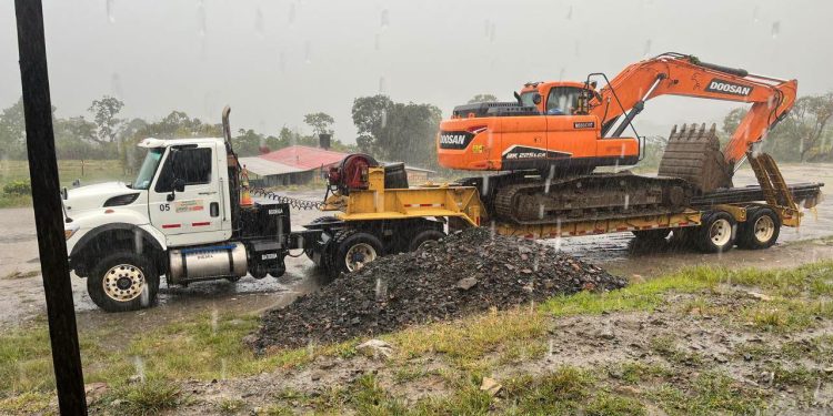 Alud de tierra en La Salina ya puede ser intervenido: Gobernador envía maquinaria