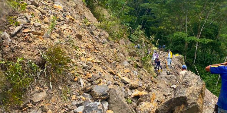 Paso interrumpido en la Ruta de la Soberanía por deslizamiento en Barranca Blanco