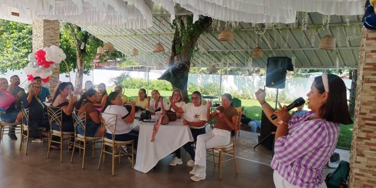 Capresoca se capacita en lengua de señas para comunicarse mejor con usuarios afiliados
