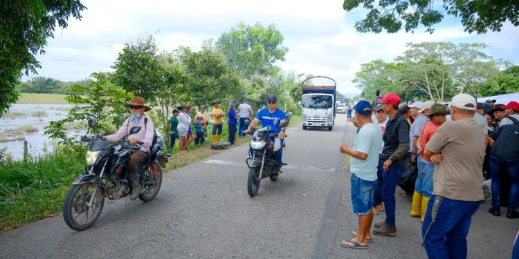 Gobernador Zorro atendió en territorio a comunidades de Hato Corozal y anunció intervención vial