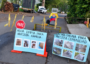 ¡Se cansaron de esperar! Comunidad bloquea la vía a El Morro y exige respuestas