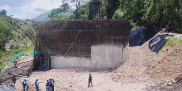 Siete trabajadores heridos deja accidente en obra del viaducto sobre el río Cravo Sur, en Labranzagrande