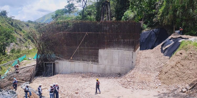 Siete trabajadores heridos deja accidente en obra del viaducto sobre el río Cravo Sur, en Labranzagrande