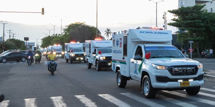 Gobernador Renson Martínez lideró recorrido de las 11 nuevas ambulancias que fortalecerán la red pública de salud en Arauca