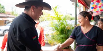 Gobernador Renson Martínez Prada fortalece emprendimientos locales con apoyo a peluquería y estética Lisbeth