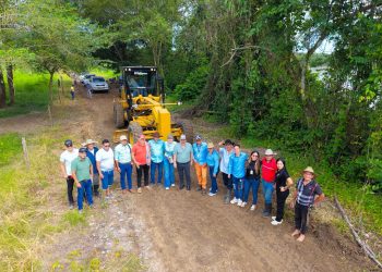 Marco Tulio activa primer frente de maquinaria nueva para recuperar 42 kilómetros de vías rurales en El Taladro