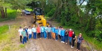 Marco Tulio activa primer frente de maquinaria nueva para recuperar 42 kilómetros de vías rurales en El Taladro