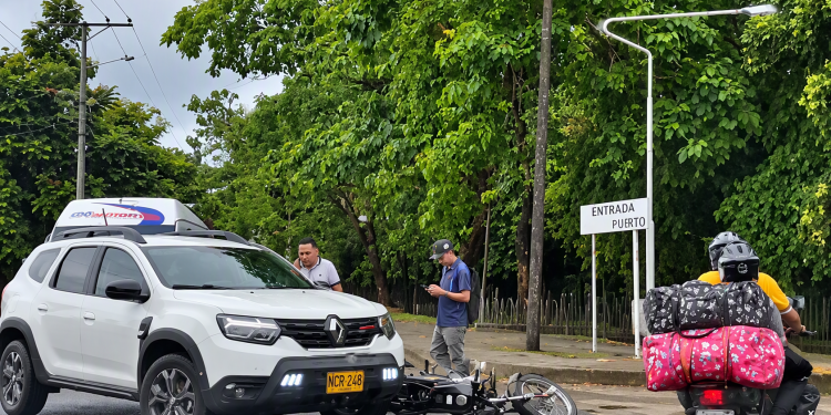 Accidente en la entrada del aeropuerto en Arauca, deja solo daños materiales